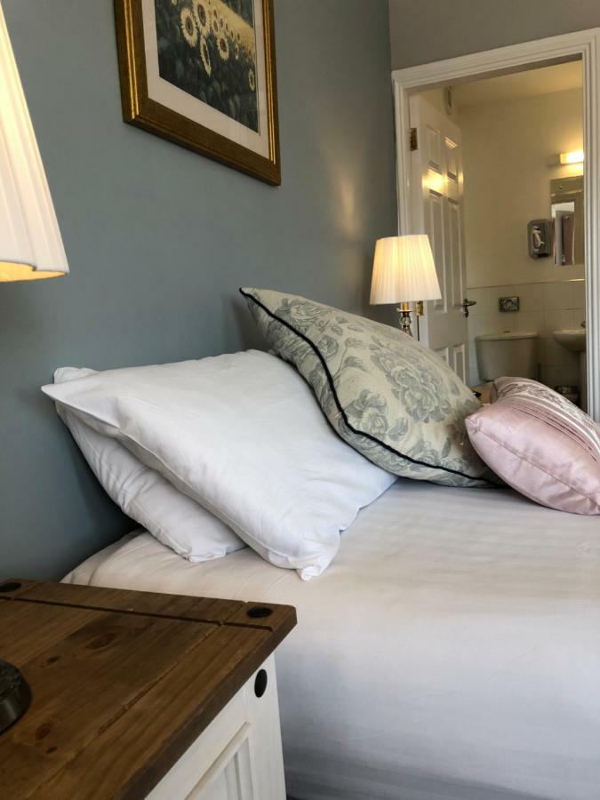 Amber Hill Bed & Breakfast กัลเวย์ ภายนอก รูปภาพ