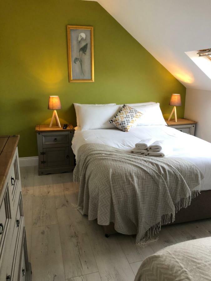 Amber Hill Bed & Breakfast กัลเวย์ ภายนอก รูปภาพ