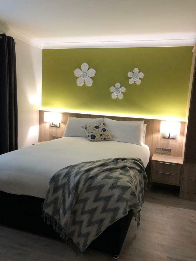 Amber Hill Bed & Breakfast กัลเวย์ ภายนอก รูปภาพ